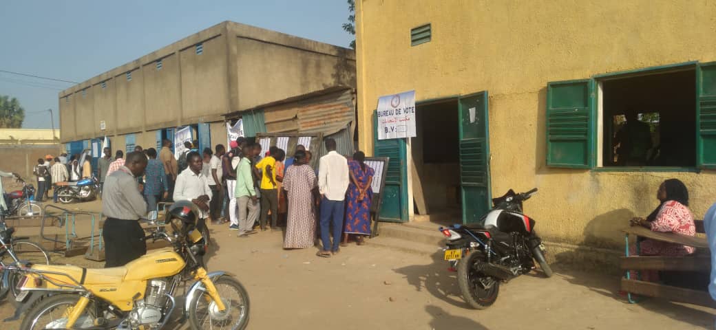 Présidentielle : A Moundou, le vote a démarré malgré l’absence de certains représentants de partis politiques Présidentielle : A Moundou, le vote a démarré malgré l’absence de certains représentants de partis politiques