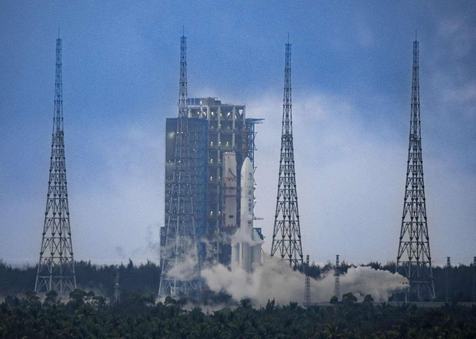 A Long March-5 Y8 carrier rocket, carrying the Chang'e-6 spacecraft, blasts off from its launchpad at the Wenchang Space Launch Site in south China's Hainan province, May 3, 2024. (Photo by Liu Guoxing/People's Daily Online)