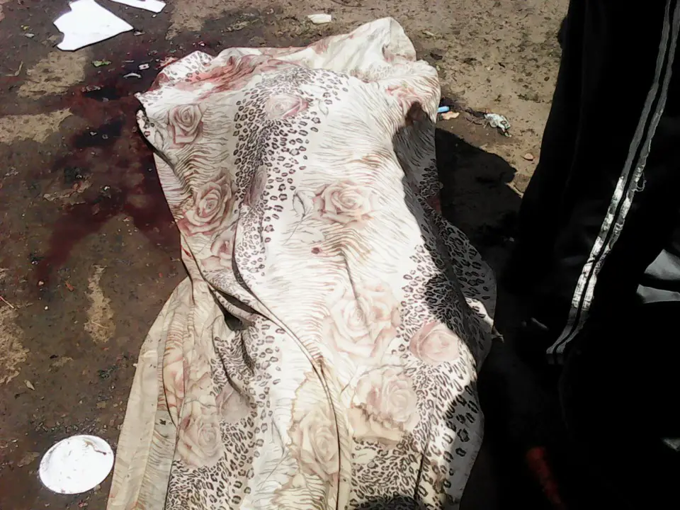 Un corps après l'attentat du 11 juillet à la porte sud du grand marché de N'Djamena. Alwihda Info/D.W.W.