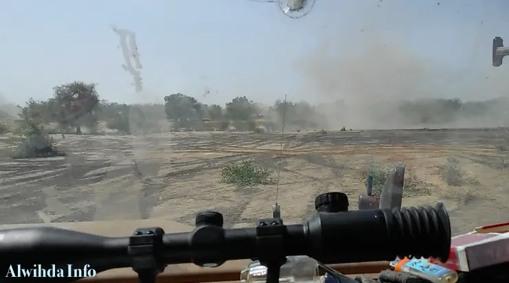 Un blindé de l'armée tchadienne essuie des tirs de Boko Haram lors d'un affrontement en face à face. Alwihda Info