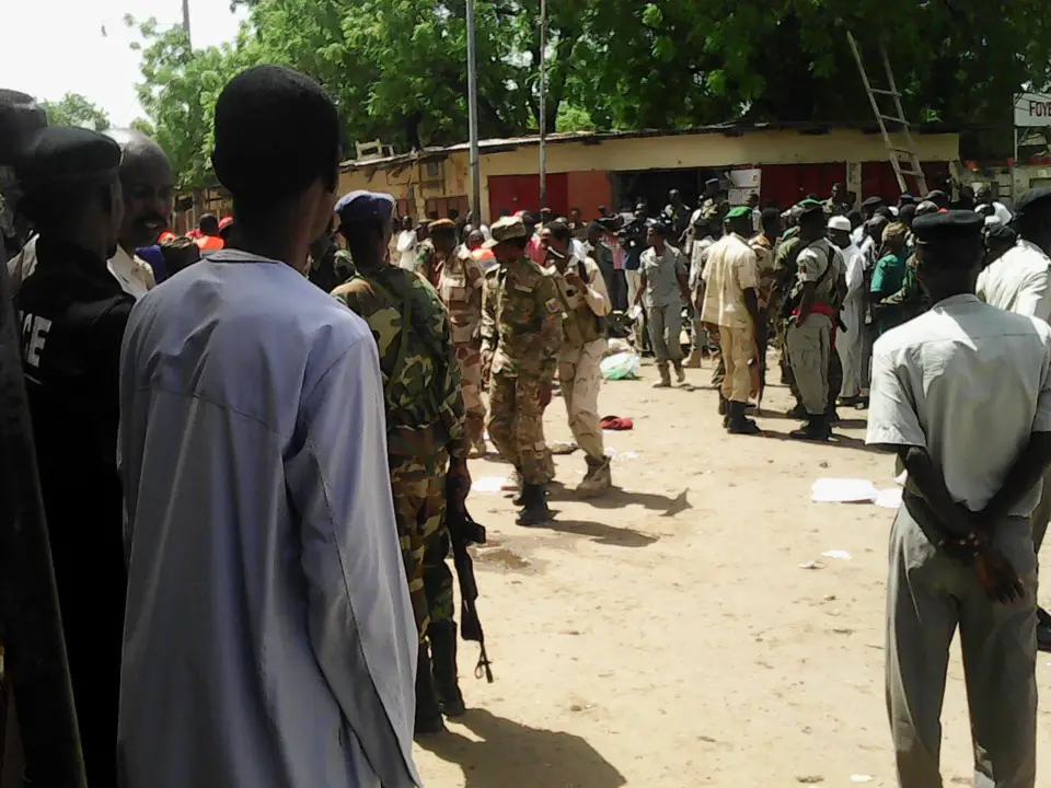 Les forces de l'ordre sur les lieux de l'attentat kamikaze du 11 juillet dernier, à la porte sud du marché central de N'Djamena. Alwihda Info/D.W.W.