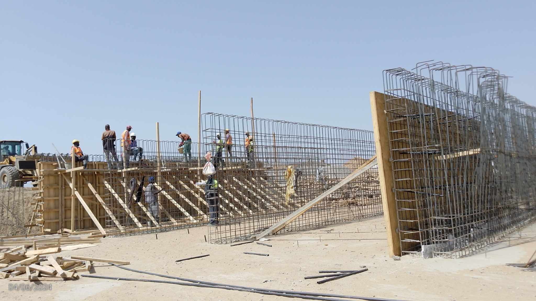 Tchad : visite inopinée du gouverneur du Salamat sur le chantier de construction d'un pont Tchad : visite inopinée du gouverneur du Salamat sur le chantier de construction d'un pont