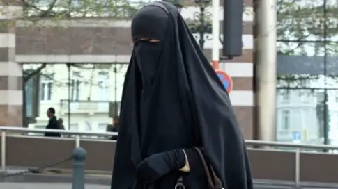 Une femme portant le niqab à Bruxelles (AFP)