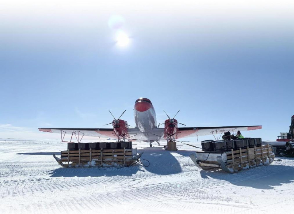 Snow Eagle 601, China's first fixed-wing aircraft for polar flight, refuels at Belgium's Princess Elisabeth Antarctica Research Station. (Photo from the Polar Research Institute of China under the Chinese Ministry of Natural Resources)