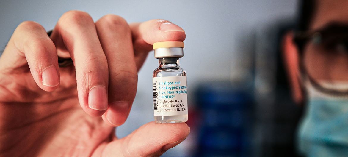 © WHO/Khaled Mostafa Une dose de vaccin contre le mpox.