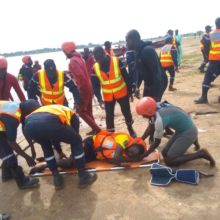 Tchad – Cameroun (Kousseri) : Sapeurs-pompiers tchadiens et camerounais s’entraînent aux secours fluviaux Tchad – Cameroun (Kousseri) : Sapeurs-pompiers tchadiens et camerounais s’entraînent aux secours fluviaux