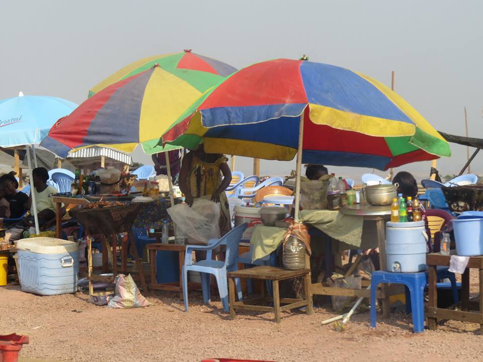 Cité des 11!me jeux africains à Brazzaville : une éclosion des activités informelles génératrices de revenu Cité des 11!me jeux africains à Brazzaville : une éclosion des activités informelles génératrices de revenu