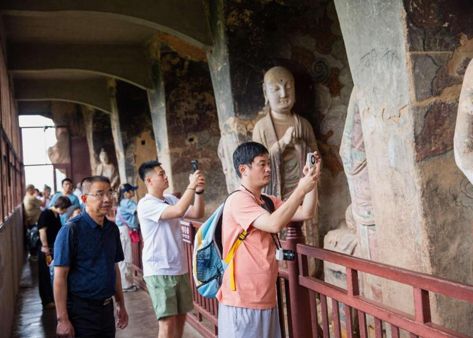 Tourists visit the Maiji Mountain Grottoes in Tianshui, northwest China's Gansu province. (Photo by Wang Wensuo/People's Daily Online)