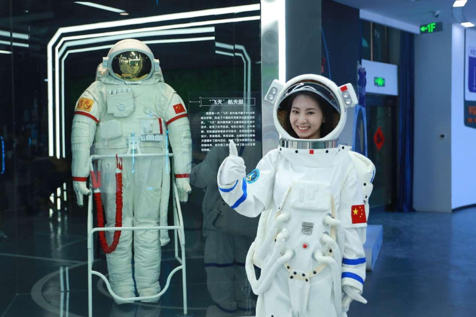 A woman poses for a picture in a spacesuit model in a space science museum in Jiuquan, northwest China's Gansu province. (Photo by Chen Kun/People's Daily Online) A woman poses for a picture in a spacesuit model in a space science museum in Jiuquan, northwest China's Gansu province. (Photo by Chen Kun/People's Daily Online)
