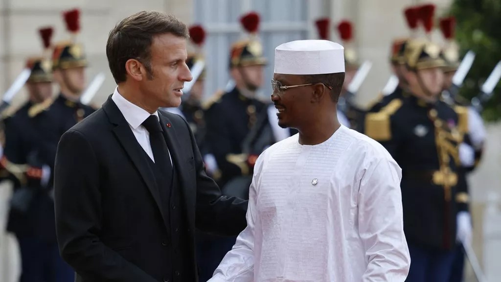 Emmanuel Macron et Mahamat Idriss Déby à l'Elysée. (Ludovic MARIN/AFP) Emmanuel Macron et Mahamat Idriss Déby à l'Elysée. (Ludovic MARIN/AFP)