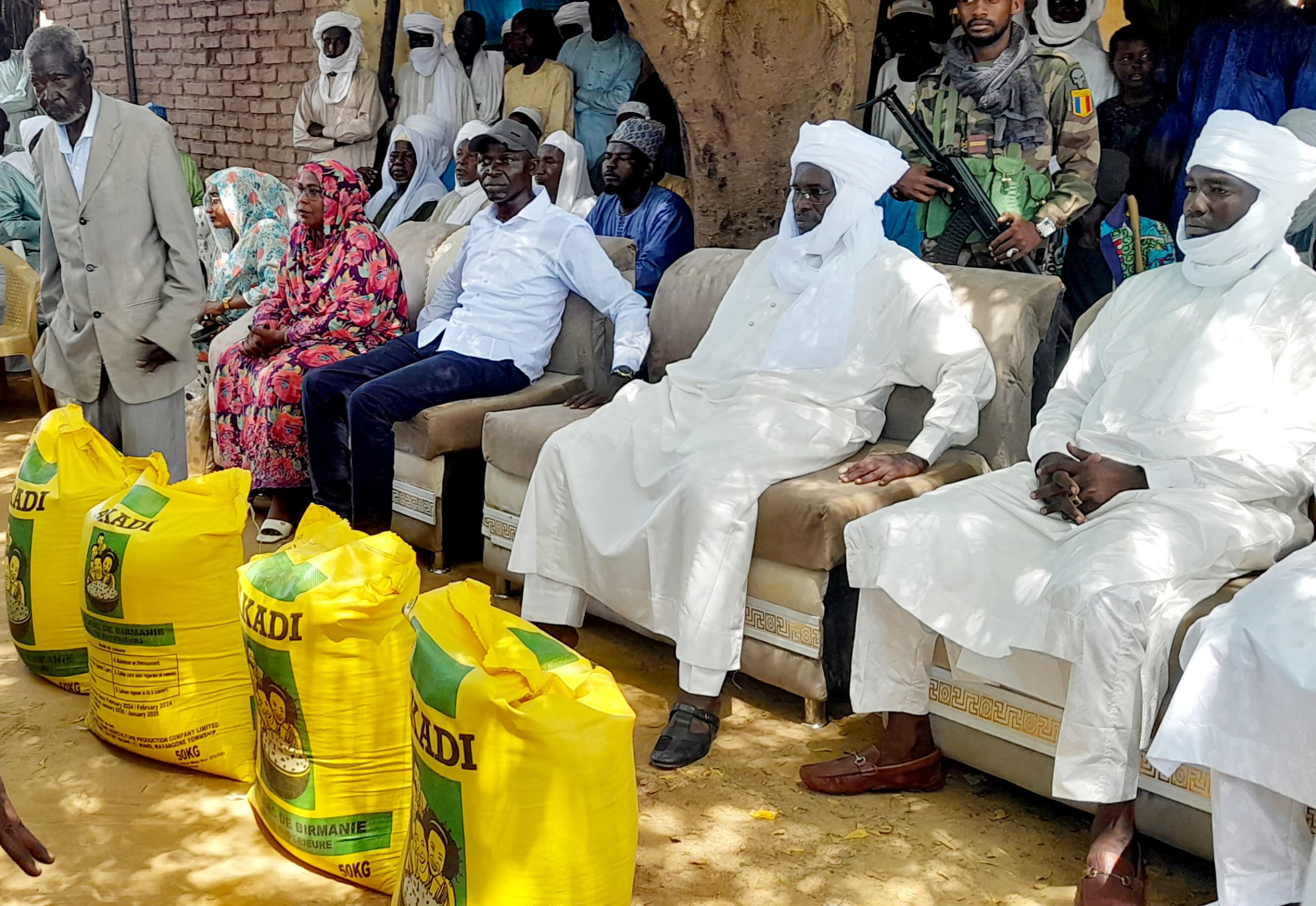 Tchad : le ministère de l'Action sociale distribue des vivres aux couches vulnérables de N’Djamena-Fara Tchad : le ministère de l'Action sociale distribue des vivres aux couches vulnérables de N’Djamena-Fara