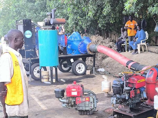 Tchad : Suite à l'intervention du ministre, la grande pompe est opérationnelle 24h/24 Tchad : Suite à l'intervention du ministre, la grande pompe est opérationnelle 24h/24