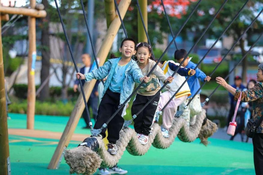 Children play in an ecological park in Qingdao, east China's Shandong province. (Photo by Zhang Ying/People's Daily Online) Children play in an ecological park in Qingdao, east China's Shandong province. (Photo by Zhang Ying/People's Daily Online)