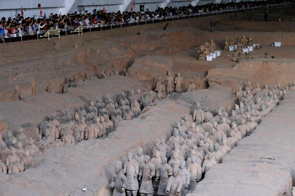 Tourists visit pit No. 1 of the Emperor Qinshihuang's Mausoleum Site Museum in Xi'an, northwest China's Shaanxi province, on October 5, 2024. (Photo by Lin Daohui/People's Daily Online)