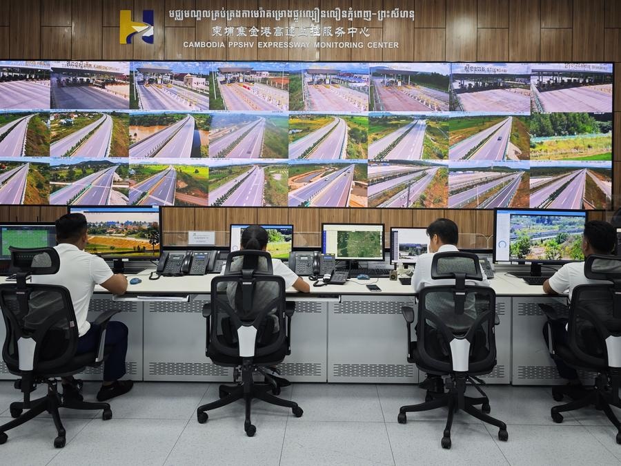 Staff members work in a traffic camera control room of the Phnom Penh-Sihanoukville Expressway in Phnom Penh, Cambodia, on Nov. 1, 2024. (Xinhua/Wu Changwei) Staff members work in a traffic camera control room of the Phnom Penh-Sihanoukville Expressway in Phnom Penh, Cambodia, on Nov. 1, 2024. (Xinhua/Wu Changwei)