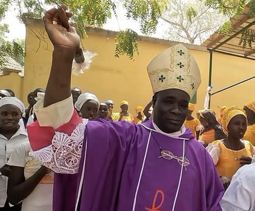 Cameroun - Mgr Barthélemy Yaouda Hourgo : Les Camerounais "en ont marre" de la situation politique du pays Cameroun - Mgr Barthélemy Yaouda Hourgo : Les Camerounais "en ont marre" de la situation politique du pays