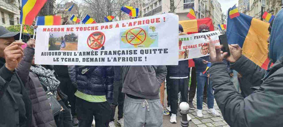 Manifestation à Paris  par la diaspora tchadienne en soutien au Maréchal Mahamat Déby : 37 manifestants arrêtés Manifestation à Paris  par la diaspora tchadienne en soutien au Maréchal Mahamat Déby : 37 manifestants arrêtés