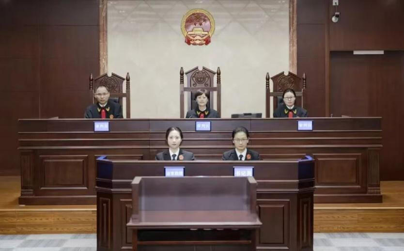 Photo shows the judicial team handling the case. (Photo from the official account of Ningbo Maritime Court on WeChat)