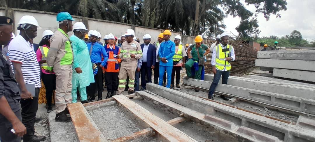 Cameroun - Souza : Inspection ministérielle dans une usine de poteaux électriques Cameroun - Souza : Inspection ministérielle dans une usine de poteaux électriques