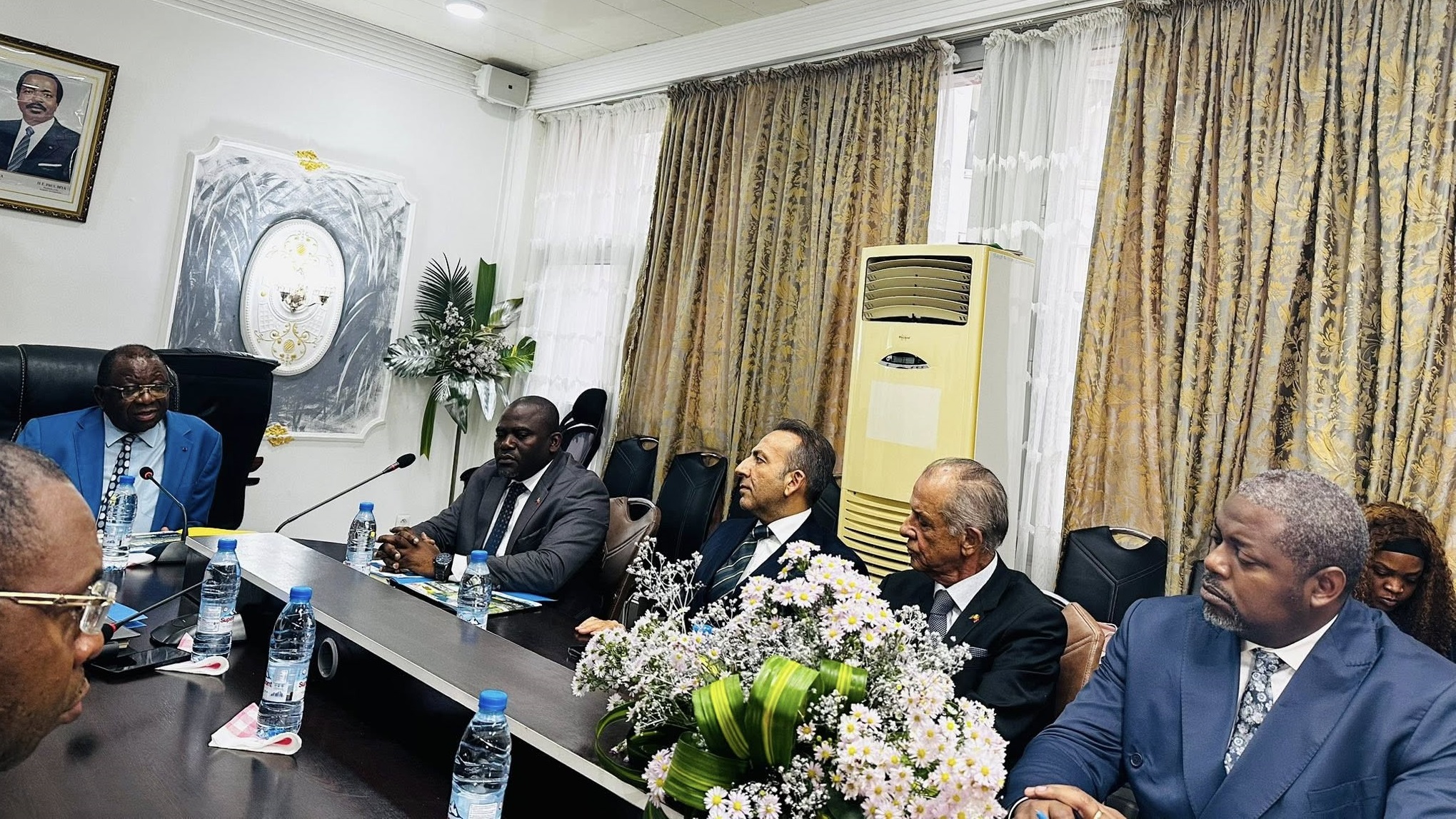 Cameroun : une délégation d’hommes d’affaires turcs reçue par le ministre du Commerce Cameroun : une délégation d’hommes d’affaires turcs reçue par le ministre du Commerce