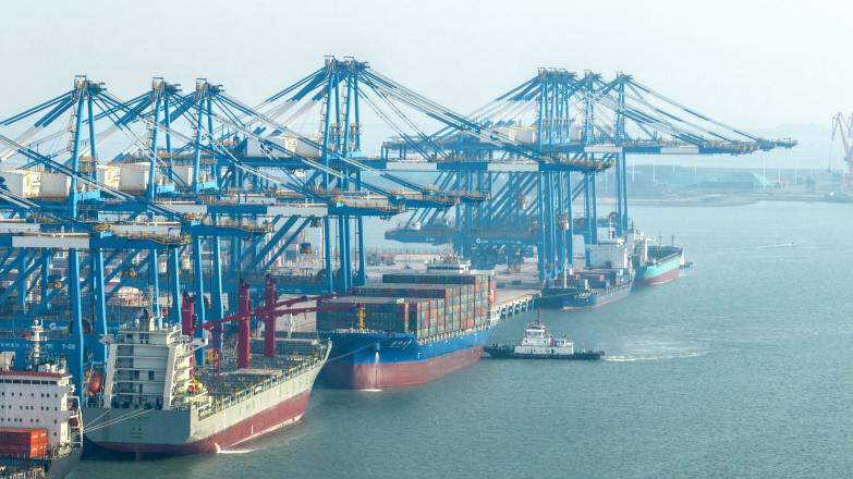 Photo shows an automated container terminal of the Beibu Gulf Port in south China's Guangxi Zhuang autonomous region. (Photo by Li Hanchi/People's Daily Online)
