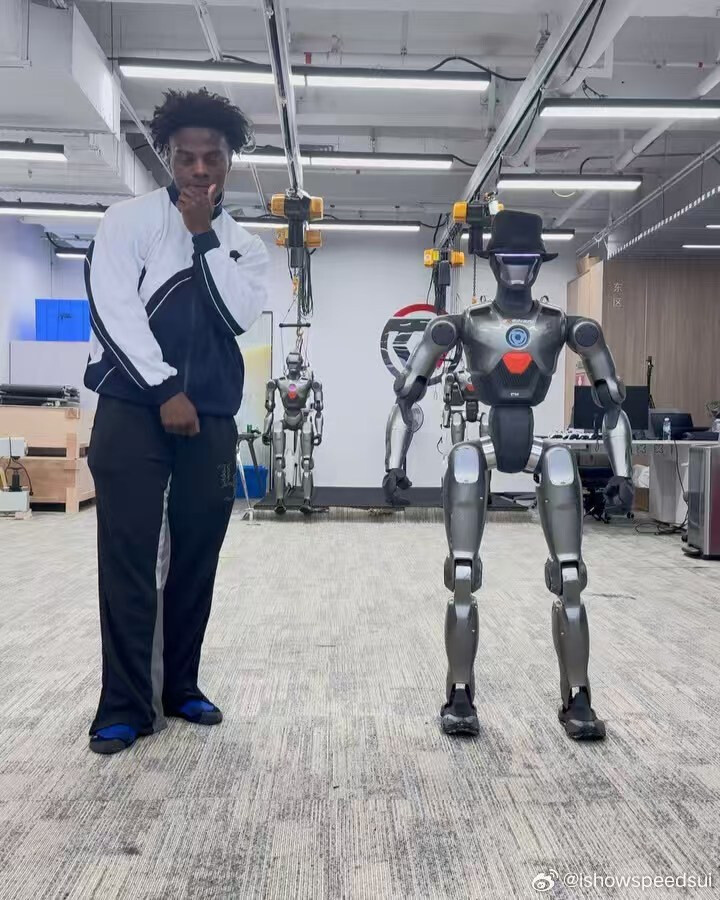 IShowSpeed dances with a humanoid robot in Shenzhen, south China's Guangdong province. (Photo from @ishowspeedsui on Weibo) IShowSpeed dances with a humanoid robot in Shenzhen, south China's Guangdong province. (Photo from @ishowspeedsui on Weibo)