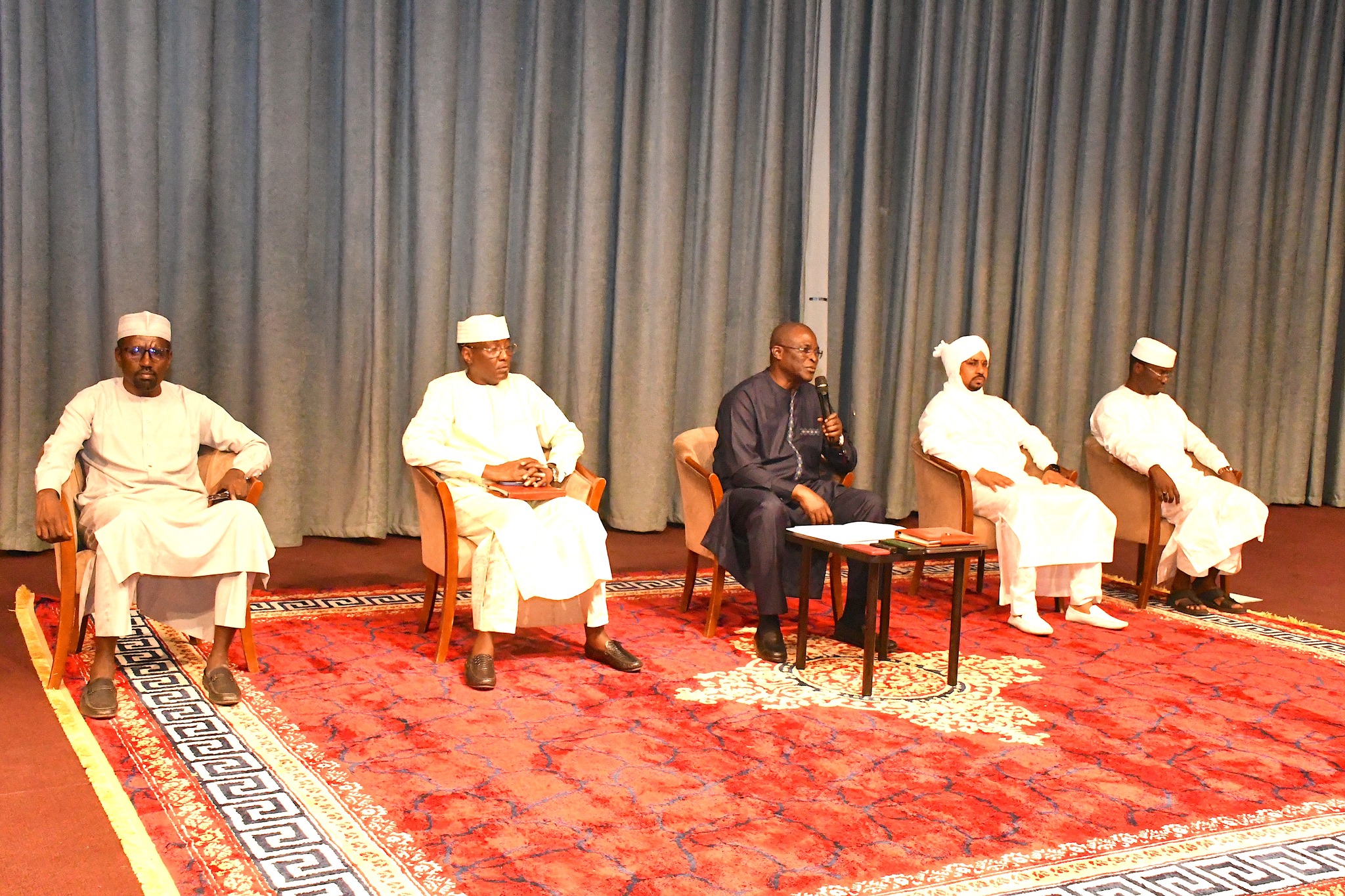 Tchad  Le Ministre des Postes éclaircit les journalistes sur l'accord numérique Tchad-Cameroun Tchad  Le Ministre des Postes éclaircit les journalistes sur l'accord numérique Tchad-Cameroun