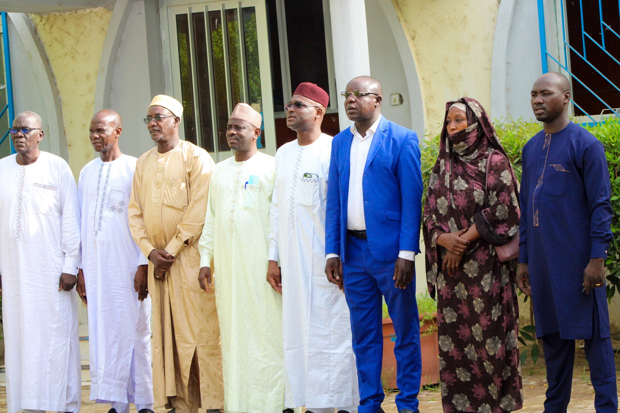 Tchad  : Les Agents du Ministère de l'Eau et de l'Énergie honorent la cérémonie de levée des couleurs Tchad  : Les Agents du Ministère de l'Eau et de l'Énergie honorent la cérémonie de levée des couleurs