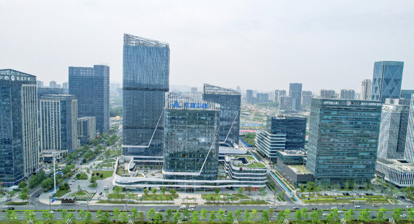 Photo shows a view of the Yangtze International Trade Cross-Border E-commerce Industrial Park in Wuhan, capital city of central China's Hubei province.(Photos from the WeChat official account of China's Optics Valley)