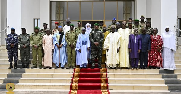 Niger : Le Président reçoit le Comité national pour l'hymne de l'AES Niger : Le Président reçoit le Comité national pour l'hymne de l'AES