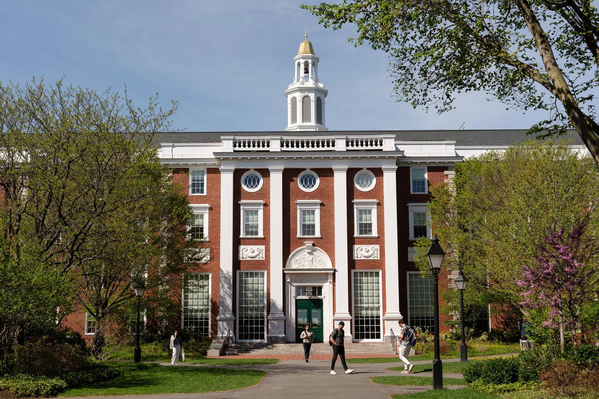 Le campus de Harvard ce mois-ci. L'administration a informé l'université de sa décision de suspendre l'inscription d'étudiants étrangers. Photo : Sophie Park/New York Times