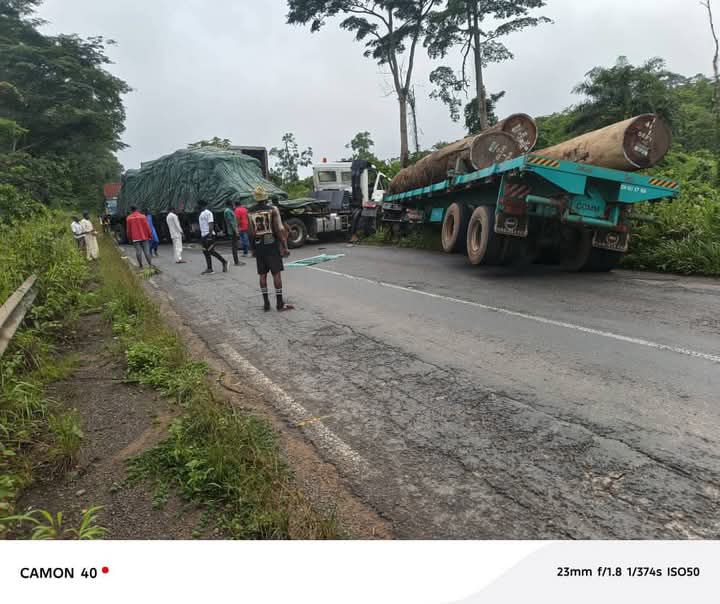Cameroun : Carambolage mortel sur l'axe Yaoundé-Douala à Matomb Cameroun : Carambolage mortel sur l'axe Yaoundé-Douala à Matomb