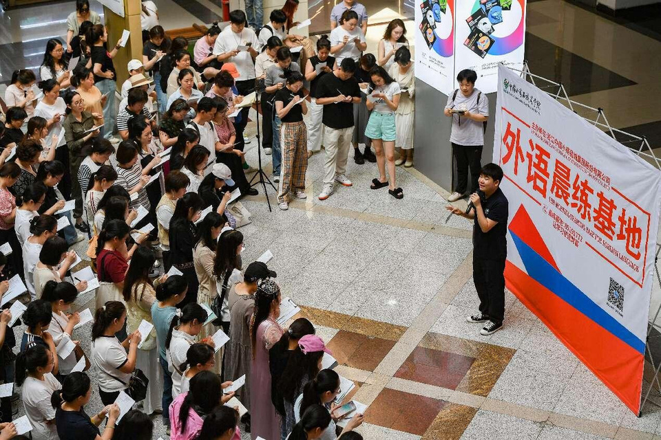 Yiwu market merchants attend a Spanish language class, May 14, 2025. In March this year, the market began to offer free English, Arabic and Spanish courses to enhance merchants' global competitiveness. (Photo by Shi Kuanbing/People's Daily Online)