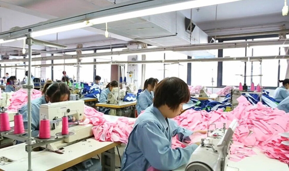 Photo shows a production workshop of Qingdao Fit Garment Co., Ltd. in the Xiajin Economic Development Zone in east China's Shandong province. (Photos from the official website of Qingdao Fit Garment Co., Ltd.)