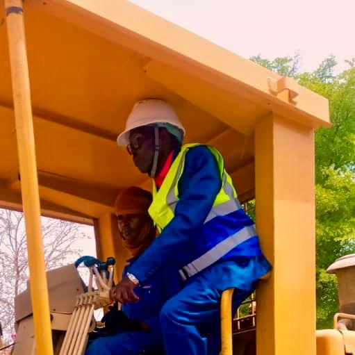 Tchad : Le 9e arrondissement de N'Djamena lance une opération de nivellement des routes Tchad : Le 9e arrondissement de N'Djamena lance une opération de nivellement des routes