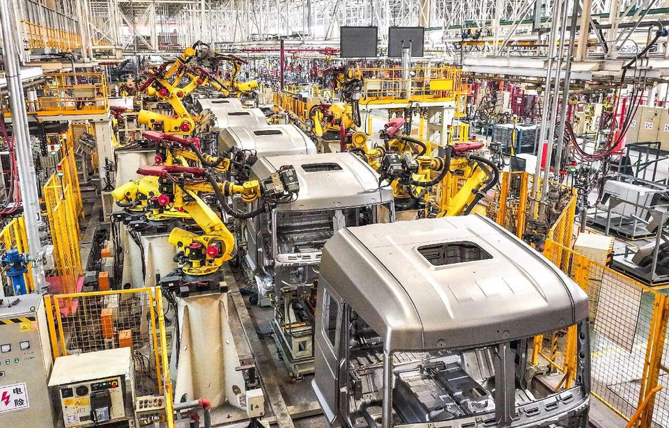 Bodies of heavy-duty trucks are welded in a full-automated welding workshop of Chinese truck manufacturer Hanma Technology Group Co., Ltd. (CAMC) in Ma'anshan, east China's Anhui province. (Photo by Wang Wensheng/People's Daily Online)