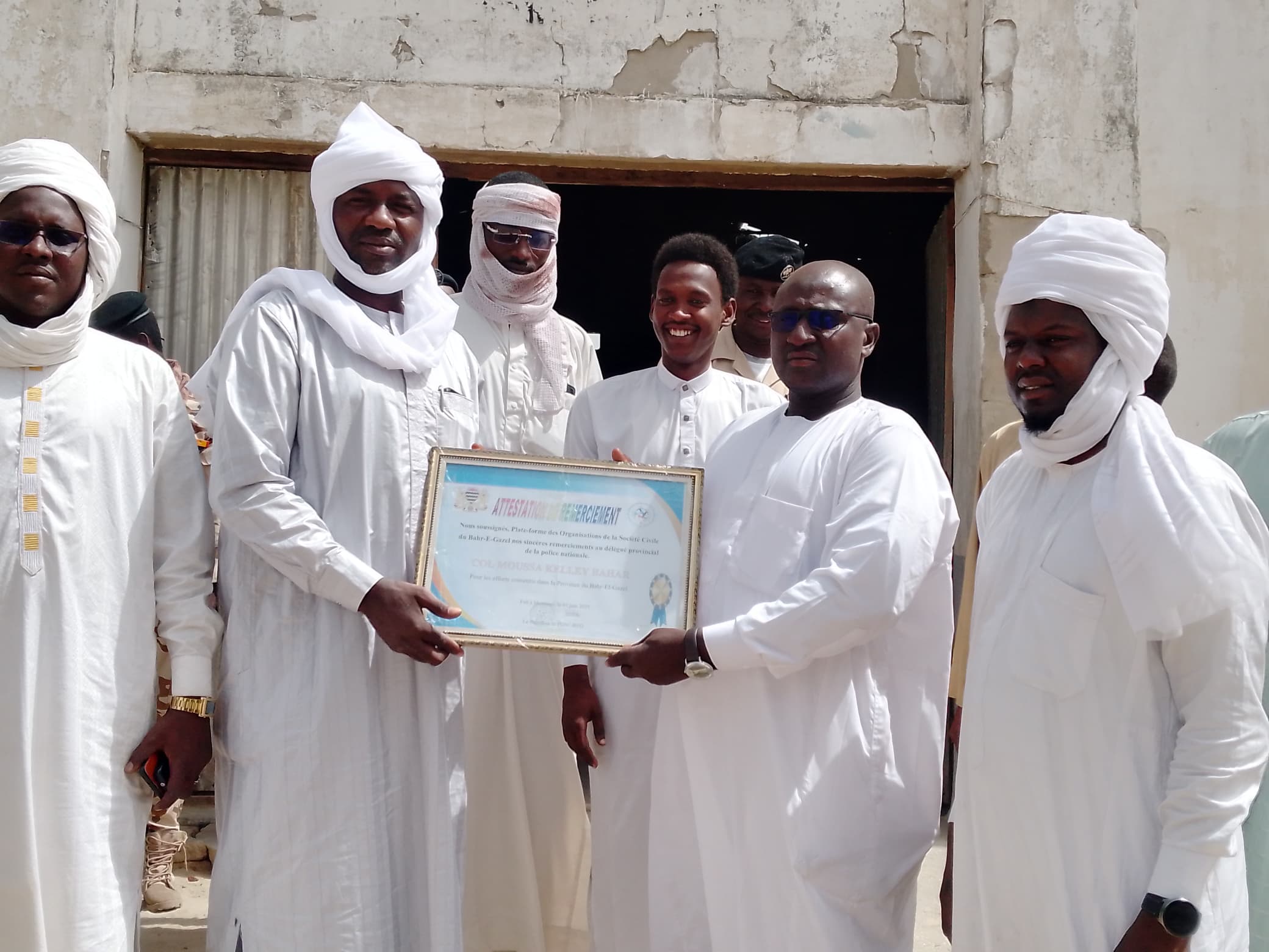 Tchad : Le Délégué Provincial de Police de Moussoro honoré pour son engagement en faveur de la paix Tchad : Le Délégué Provincial de Police de Moussoro honoré pour son engagement en faveur de la paix