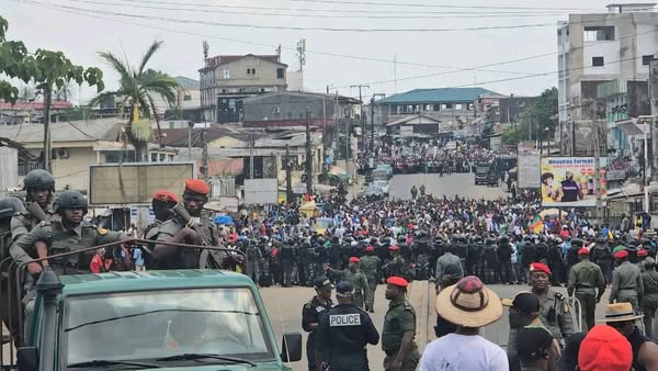 Cameroun : Maurice Kamto "empêché de se mouvoir" à Douala, la tension monte Cameroun : Maurice Kamto "empêché de se mouvoir" à Douala, la tension monte