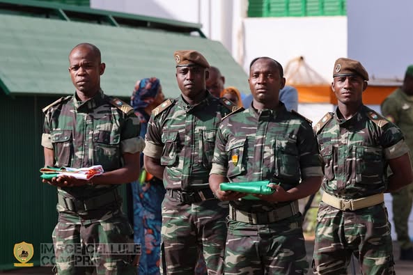 Niger : Cérémonie officielle de l'hymne de l'AES présidée par le Général Tiani Niger : Cérémonie officielle de l'hymne de l'AES présidée par le Général Tiani