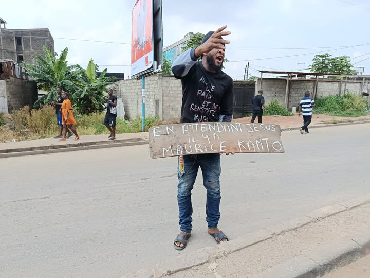 Cameroun : Maurice Kamto quitte sa résidence de Douala sous escorte, la tension persiste Cameroun : Maurice Kamto quitte sa résidence de Douala sous escorte, la tension persiste