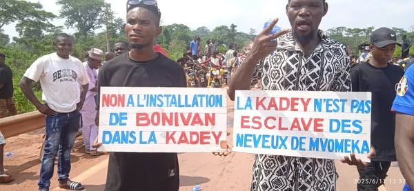 Cameroun : Colère à Batouri face à la fermeture du site aurifère de Kambele et l'implication de Bonaventure Mvondo Assam Cameroun : Colère à Batouri face à la fermeture du site aurifère de Kambele et l'implication de Bonaventure Mvondo Assam