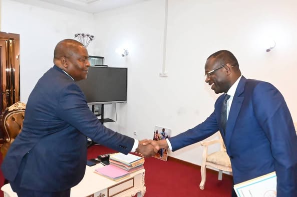 RCA : Le Président Touadéra s'entretient avec le Gouverneur de la BEAC sur des dossiers économiques clés RCA : Le Président Touadéra s'entretient avec le Gouverneur de la BEAC sur des dossiers économiques clés