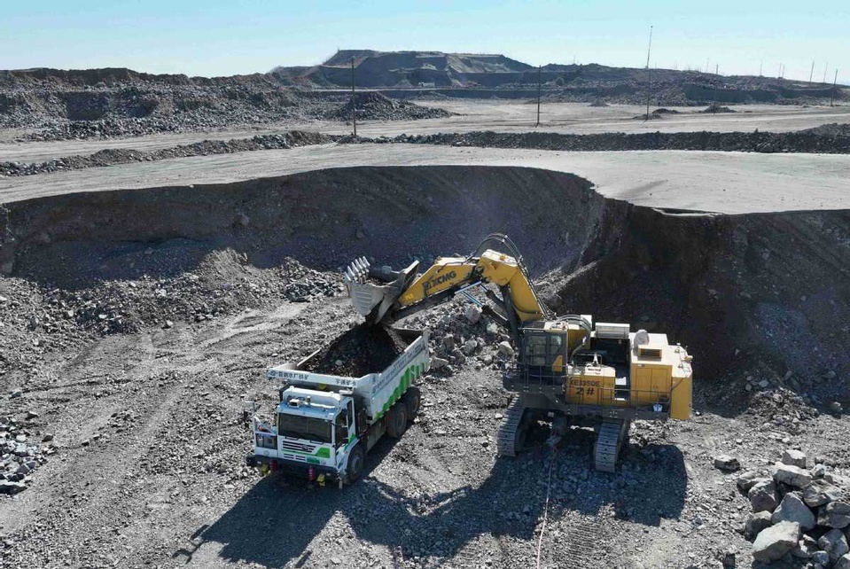 China's Ministry of Commerce and General Administration of Customs on Friday announced export control measures on certain items related to seven types of medium and heavy rare earths. [Photo/Xinhua]