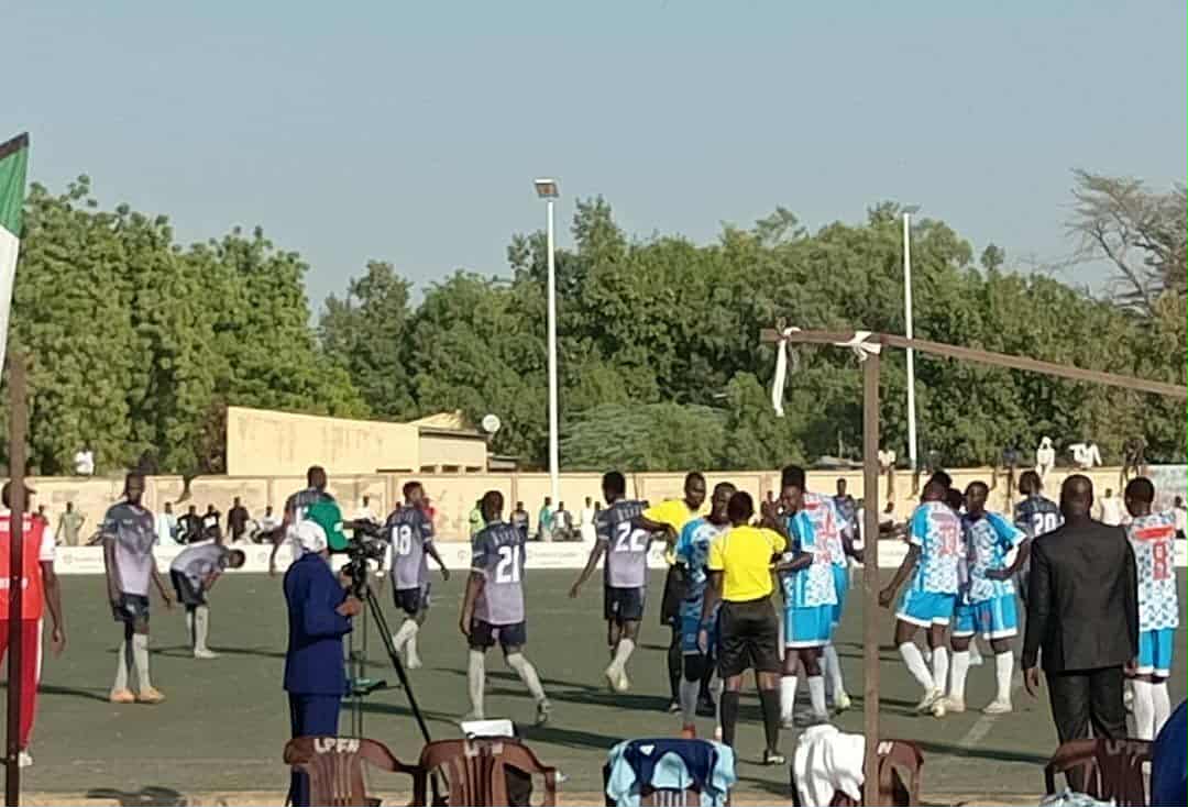  Sport : les footballeurs locaux ont-ils un salaire ?