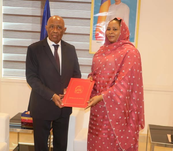 Tchad/Angola : Le nouvel Ambassadeur angolais présente ses lettres de créance Tchad/Angola : Le nouvel Ambassadeur angolais présente ses lettres de créance