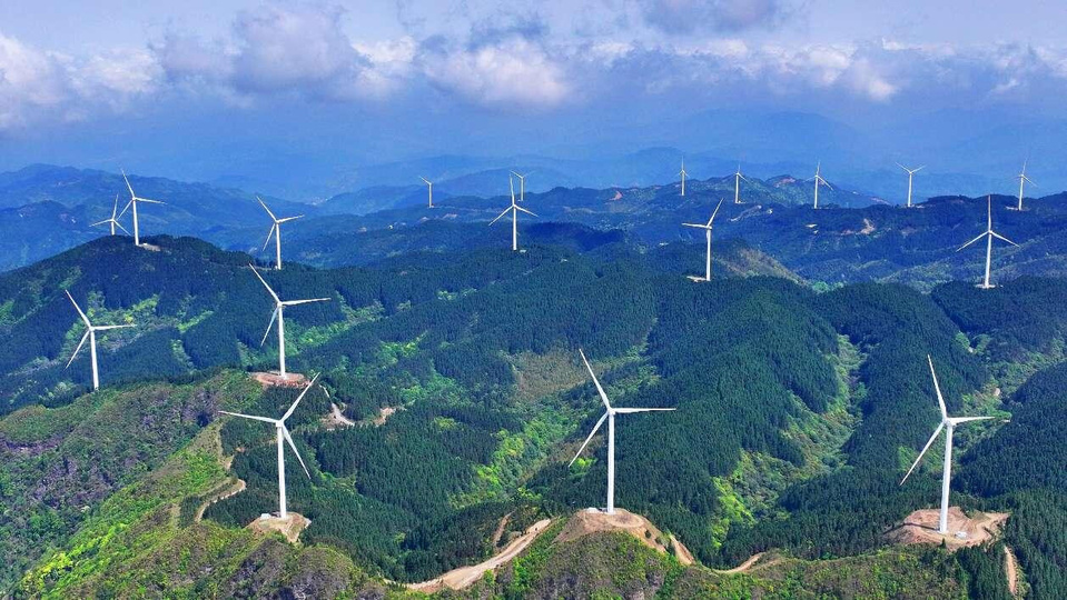 Photo shows a wind farm in Yixi village, Yongfeng county, Ji'an, east China's Jiangxi province. (Photo by Liu Haojun/People's Daily Online)