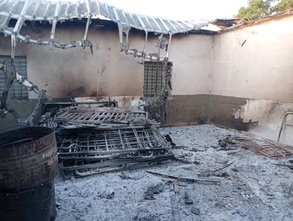 Cameroun - Extrême-Nord : Attaque de Boko Haram à Sagmé, Brigade de Gendarmerie et Centre de Santé incendiés Cameroun - Extrême-Nord : Attaque de Boko Haram à Sagmé, Brigade de Gendarmerie et Centre de Santé incendiés