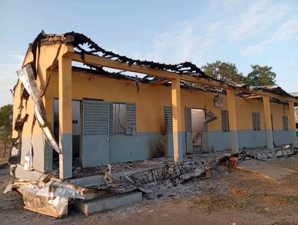 Cameroun - Extrême-Nord : Attaque de Boko Haram à Sagmé, Brigade de Gendarmerie et Centre de Santé incendiés Cameroun - Extrême-Nord : Attaque de Boko Haram à Sagmé, Brigade de Gendarmerie et Centre de Santé incendiés