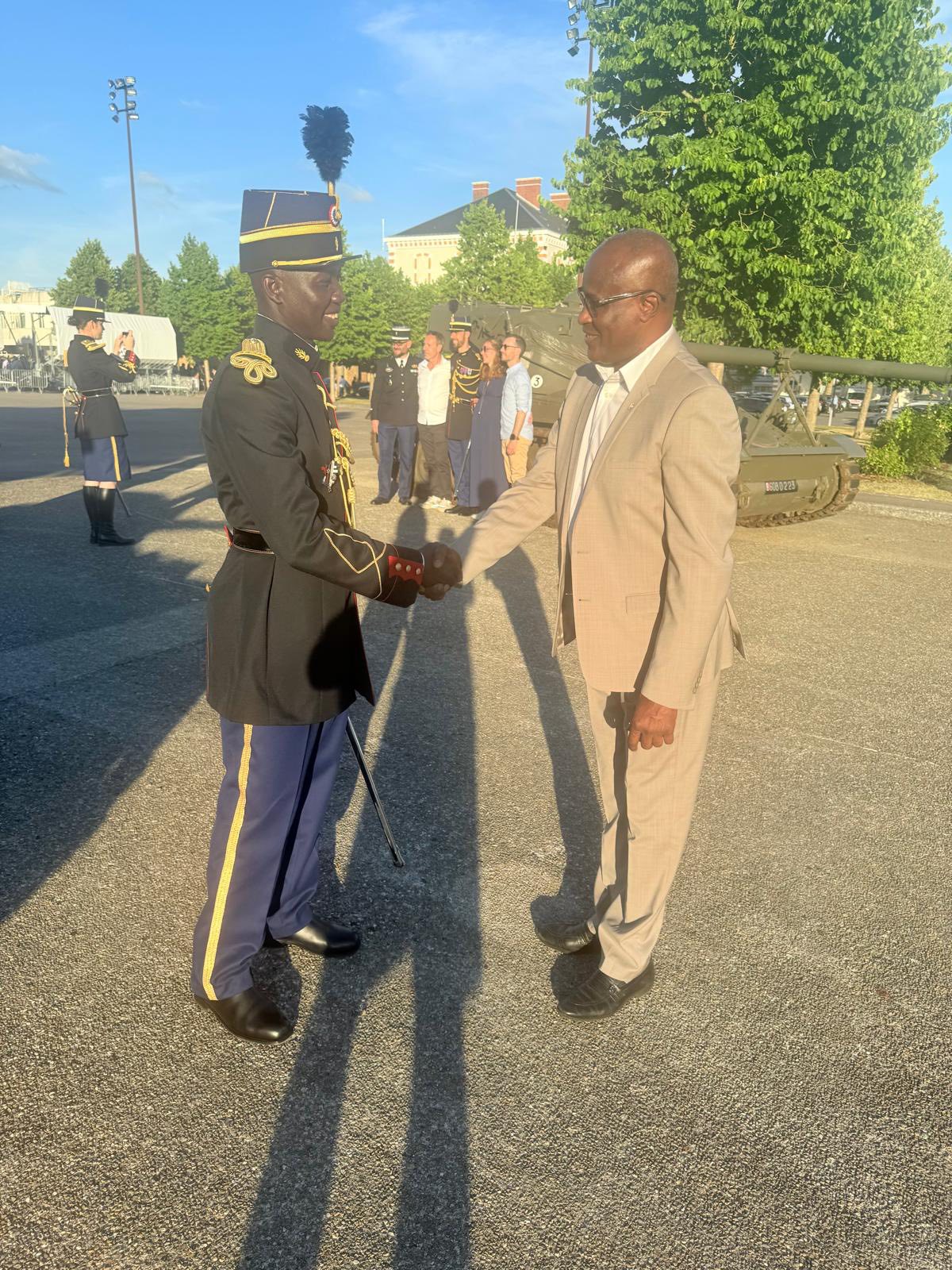 Le Lieutenant Tchadien Neato Mbaibarem Basile honoré lors de la cérémonie de baptême de la Gendarmerie nationale française