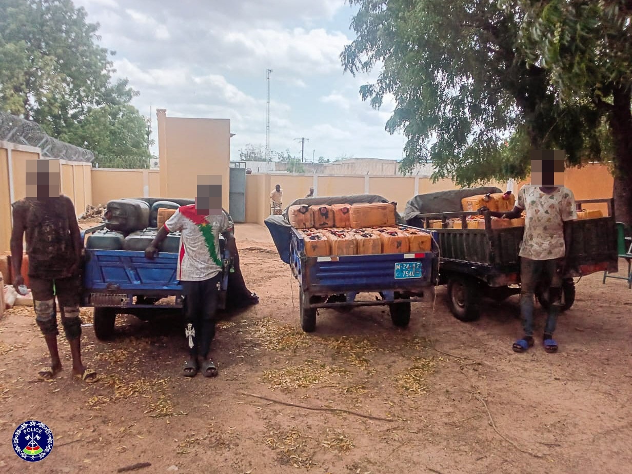 Burkina Faso : la Police nationale saisit 2 785 litres de carburant à Pô Burkina Faso : la Police nationale saisit 2 785 litres de carburant à Pô